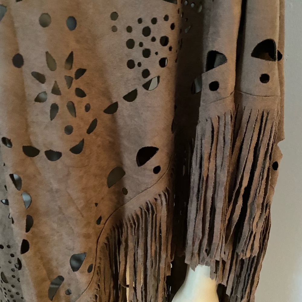 Poncho - Picture 3 of 5